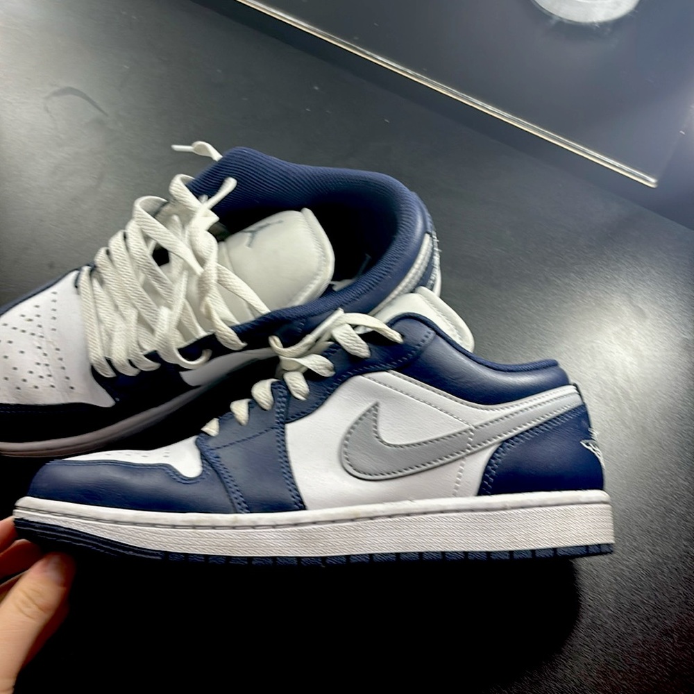 Jordan 1 Midnight Navy.